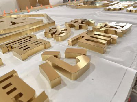  明溪拉丝不锈钢字的特点。